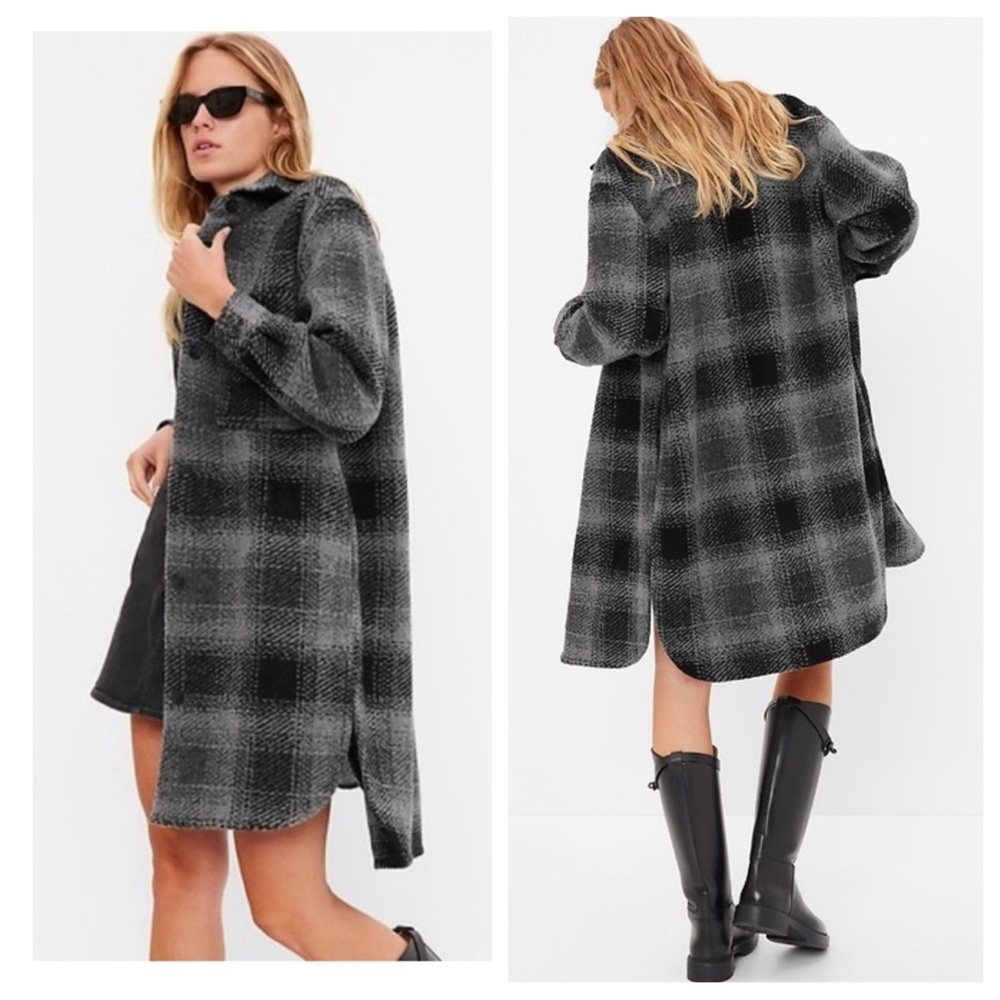 NWT! Oversized Wool-Blend Shirt Jacket
Color Grey & black plaid